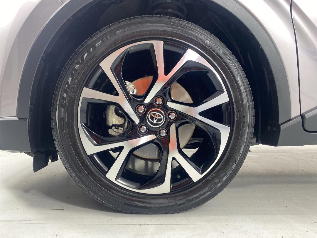 Photo '10' of Toyota C-HR Photo '10' of Toyota C-HR