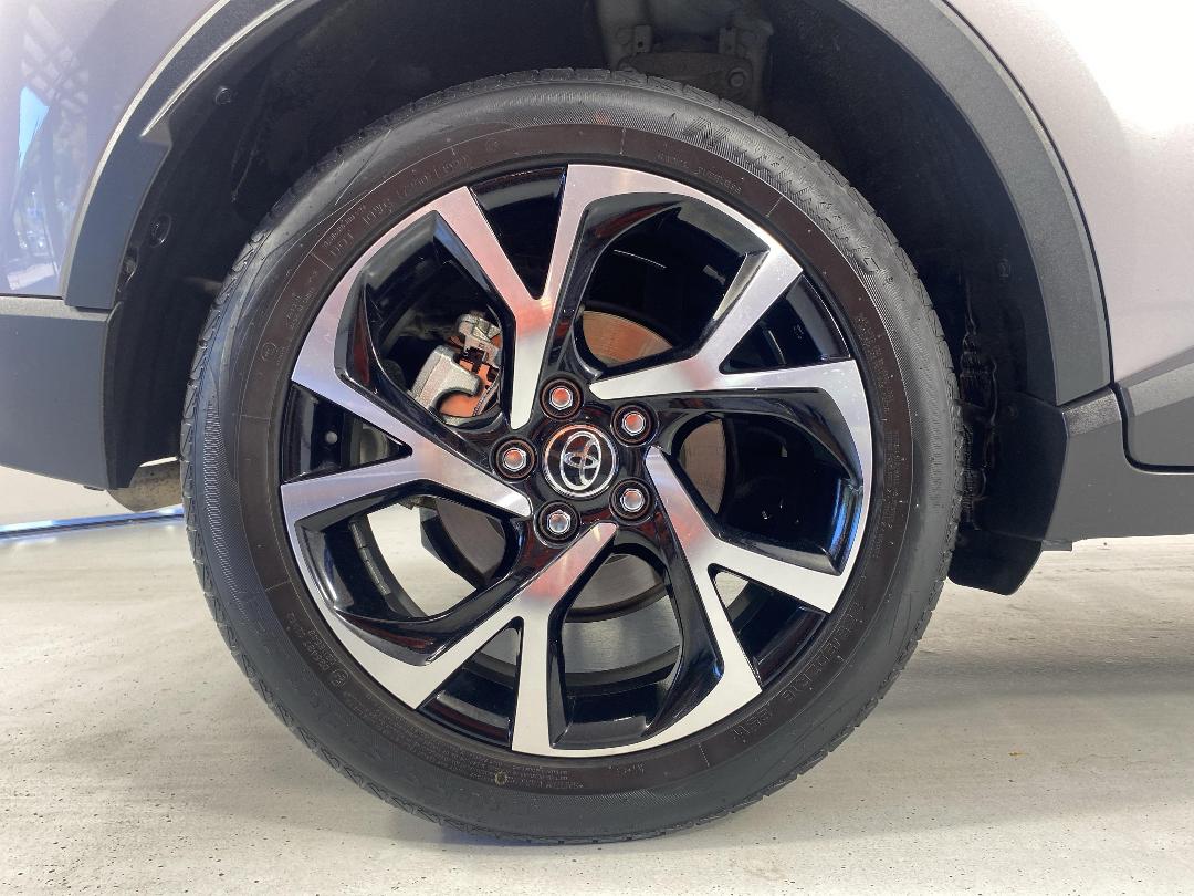 Photo '12' of Toyota C-HR Photo '12' of Toyota C-HR