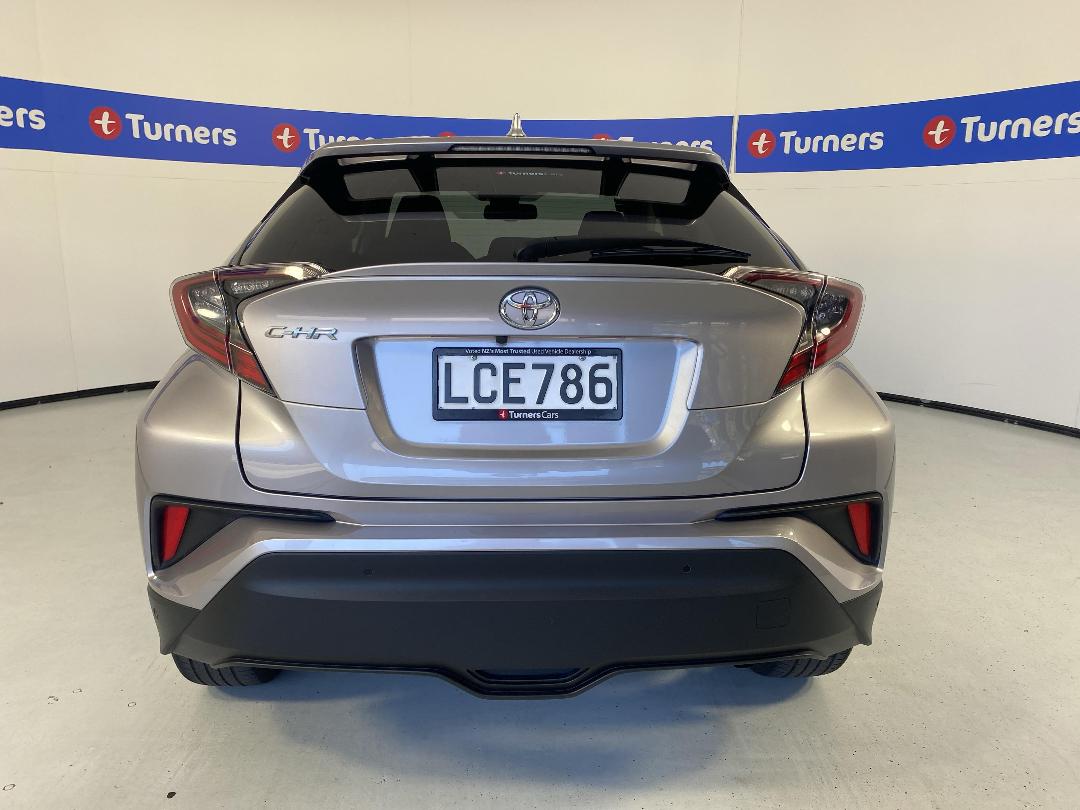 Photo '6' of Toyota C-HR Photo '6' of Toyota C-HR