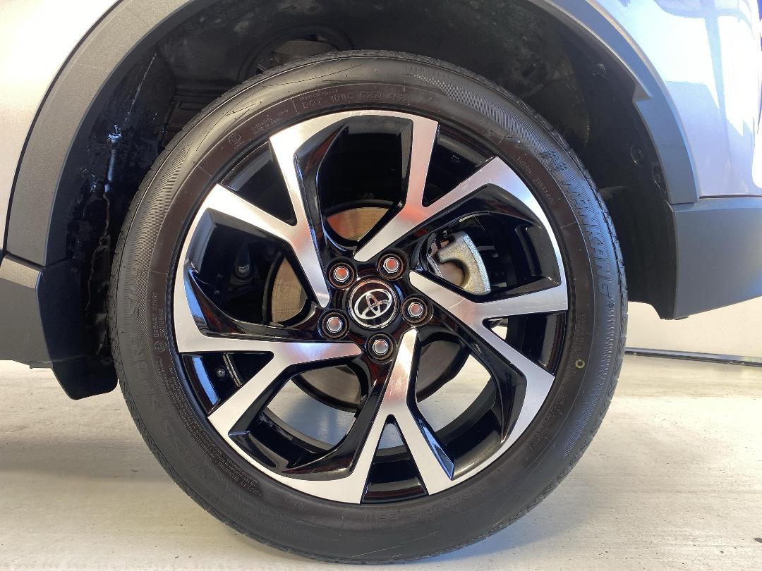 Photo '11' of Toyota C-HR Photo '11' of Toyota C-HR