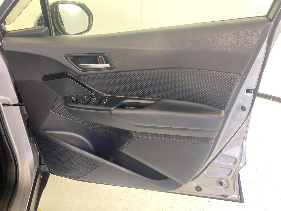 Photo '15' of Toyota C-HR Photo '15' of Toyota C-HR