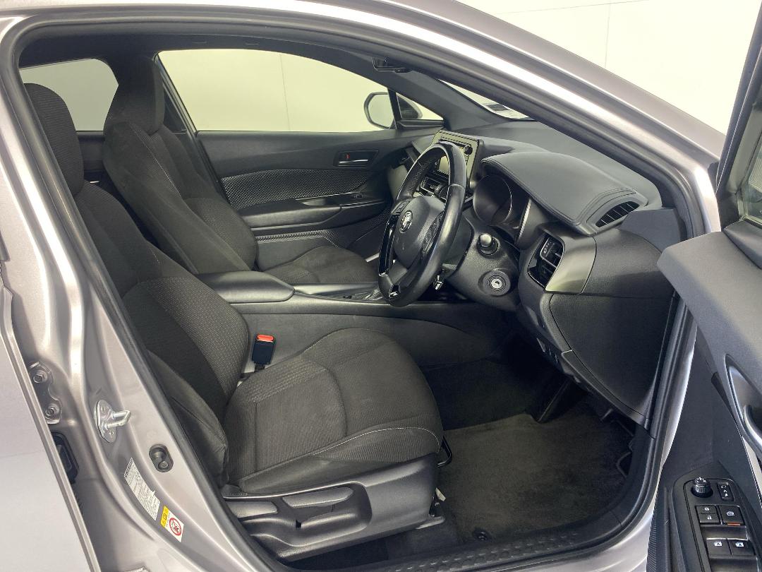 Photo '16' of Toyota C-HR Photo '16' of Toyota C-HR