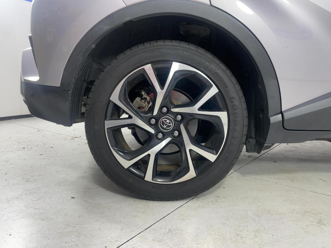 Photo '12' of Toyota C-HR Photo '12' of Toyota C-HR