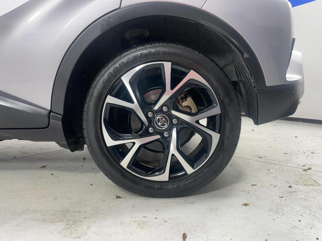 Photo '11' of Toyota C-HR Photo '11' of Toyota C-HR