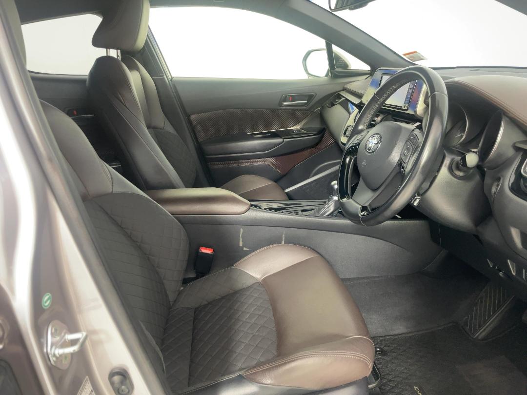 Photo '16' of Toyota C-HR Photo '16' of Toyota C-HR