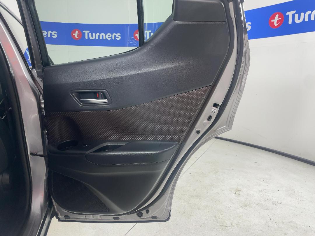 Photo '19' of Toyota C-HR Photo '19' of Toyota C-HR