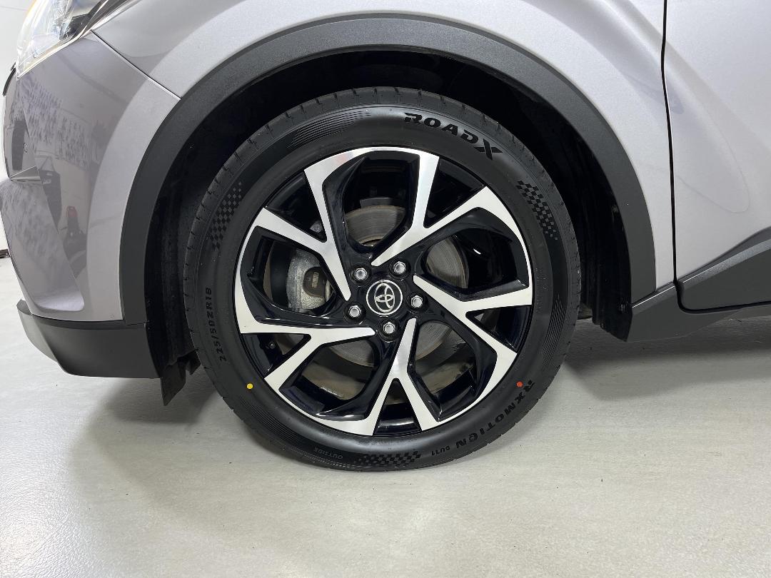 Photo '10' of Toyota C-HR Photo '10' of Toyota C-HR