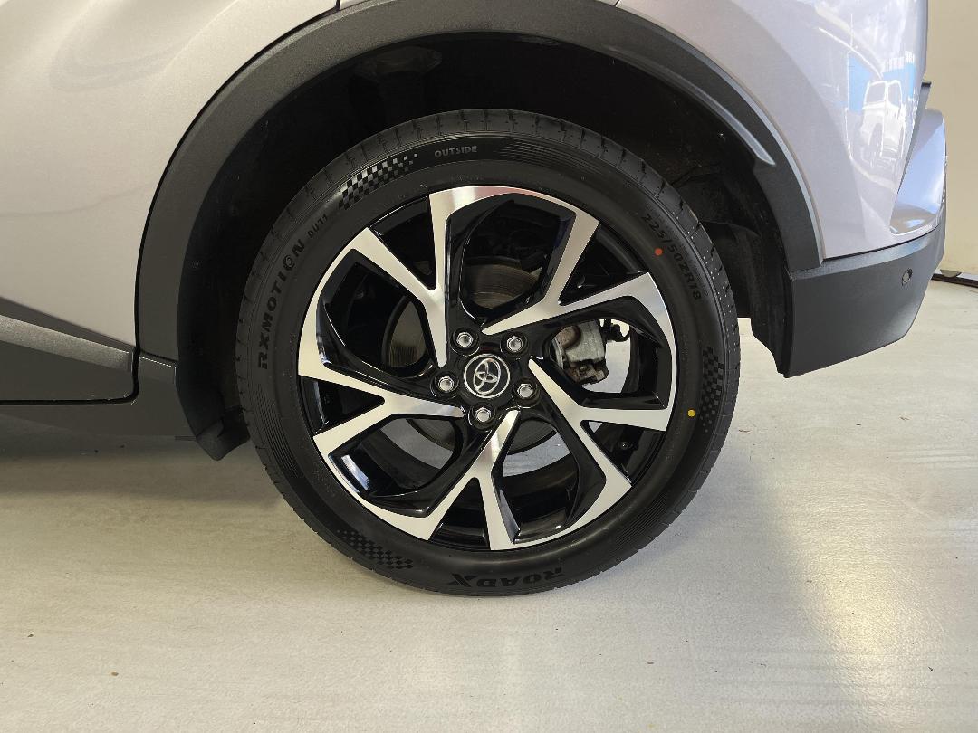 Photo '11' of Toyota C-HR Photo '11' of Toyota C-HR