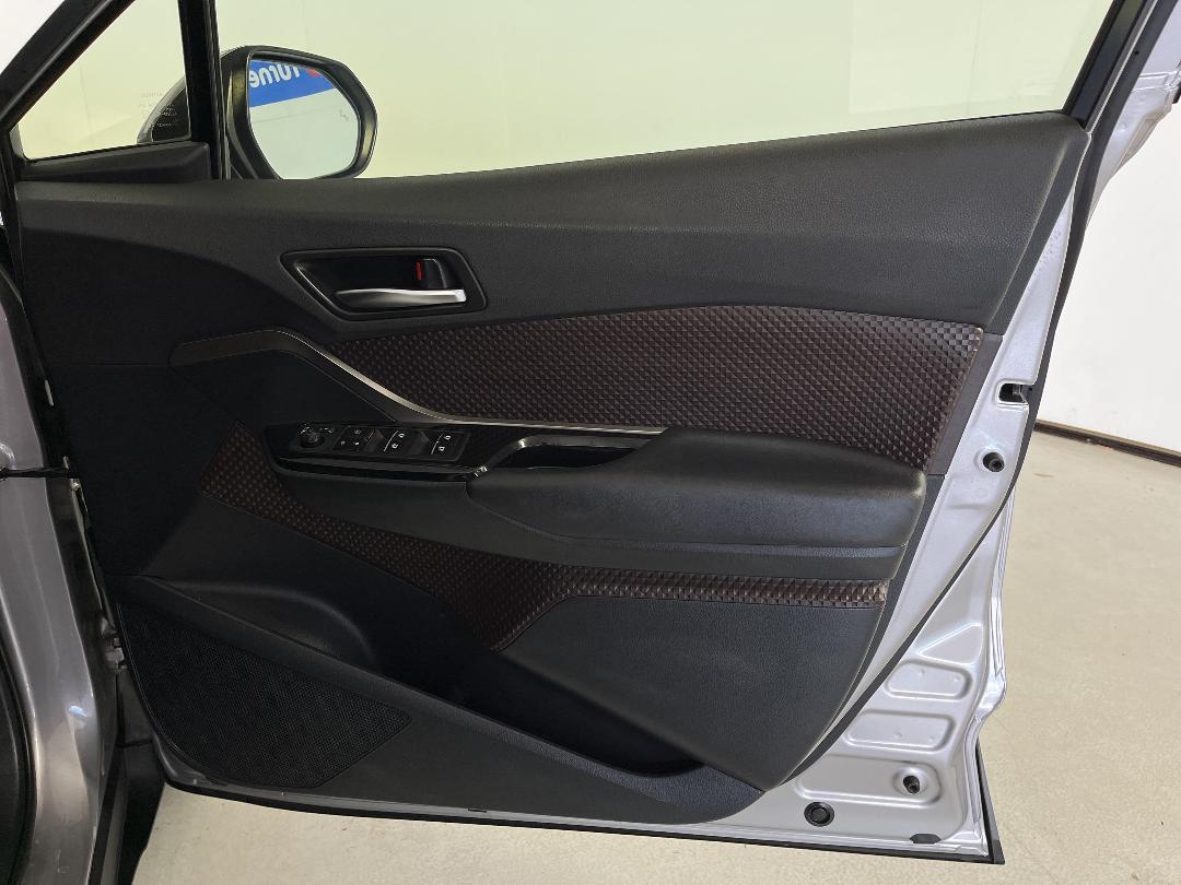 Photo '15' of Toyota C-HR Photo '15' of Toyota C-HR