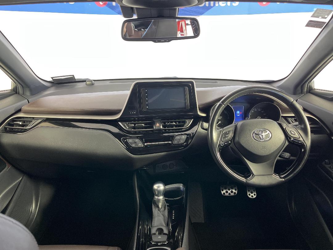 Photo '17' of Toyota C-HR Photo '17' of Toyota C-HR