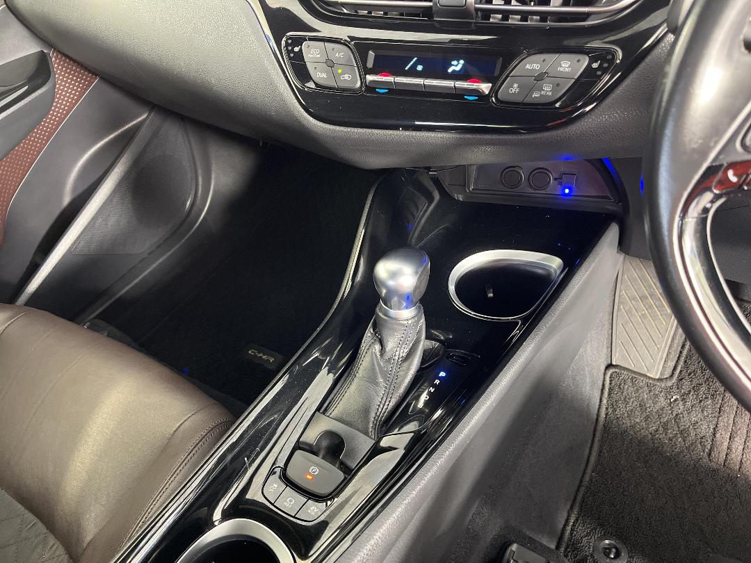 Photo '18' of Toyota C-HR Photo '18' of Toyota C-HR