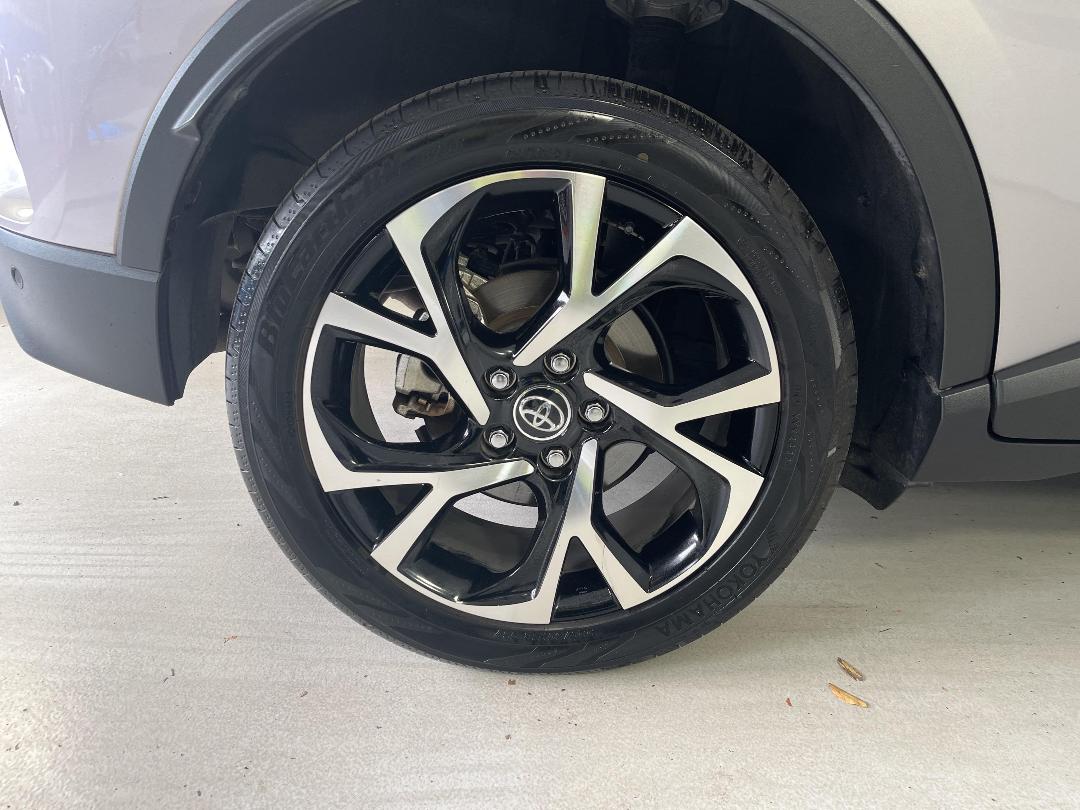 Photo '12' of Toyota C-HR