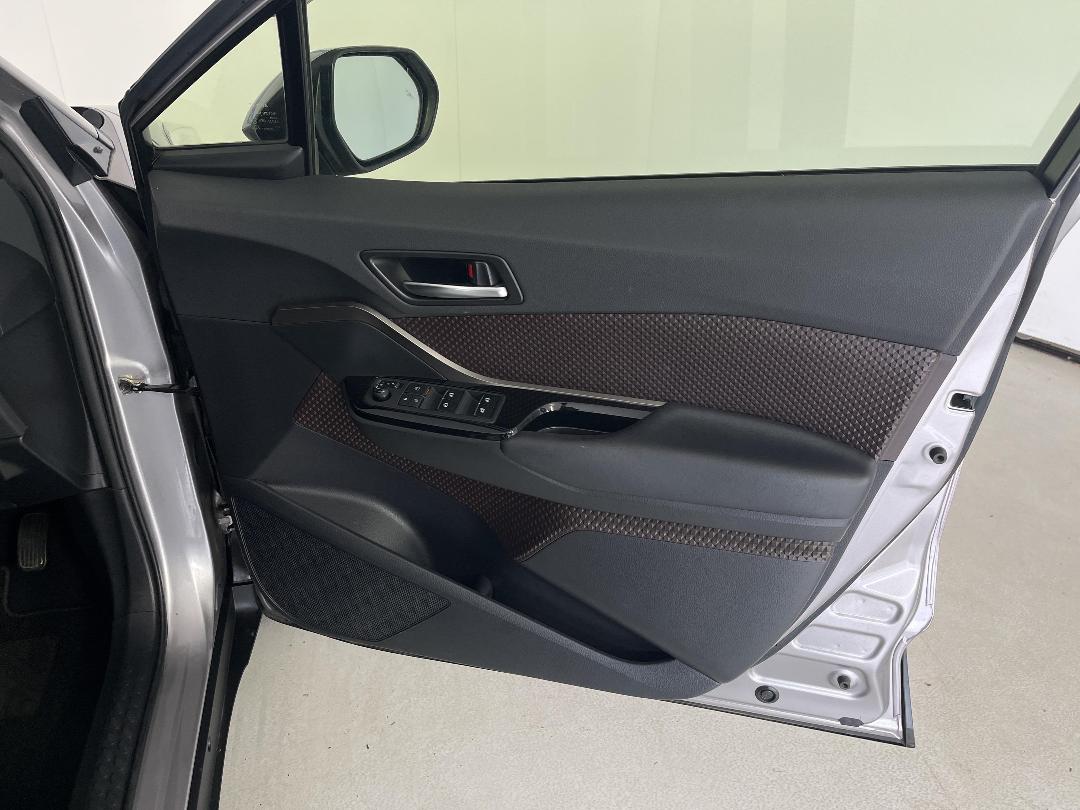 Photo '15' of Toyota C-HR