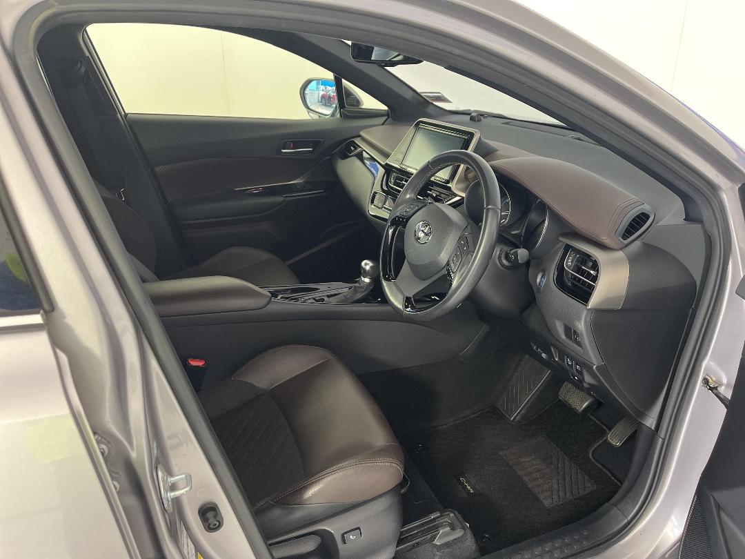 Photo '16' of Toyota C-HR