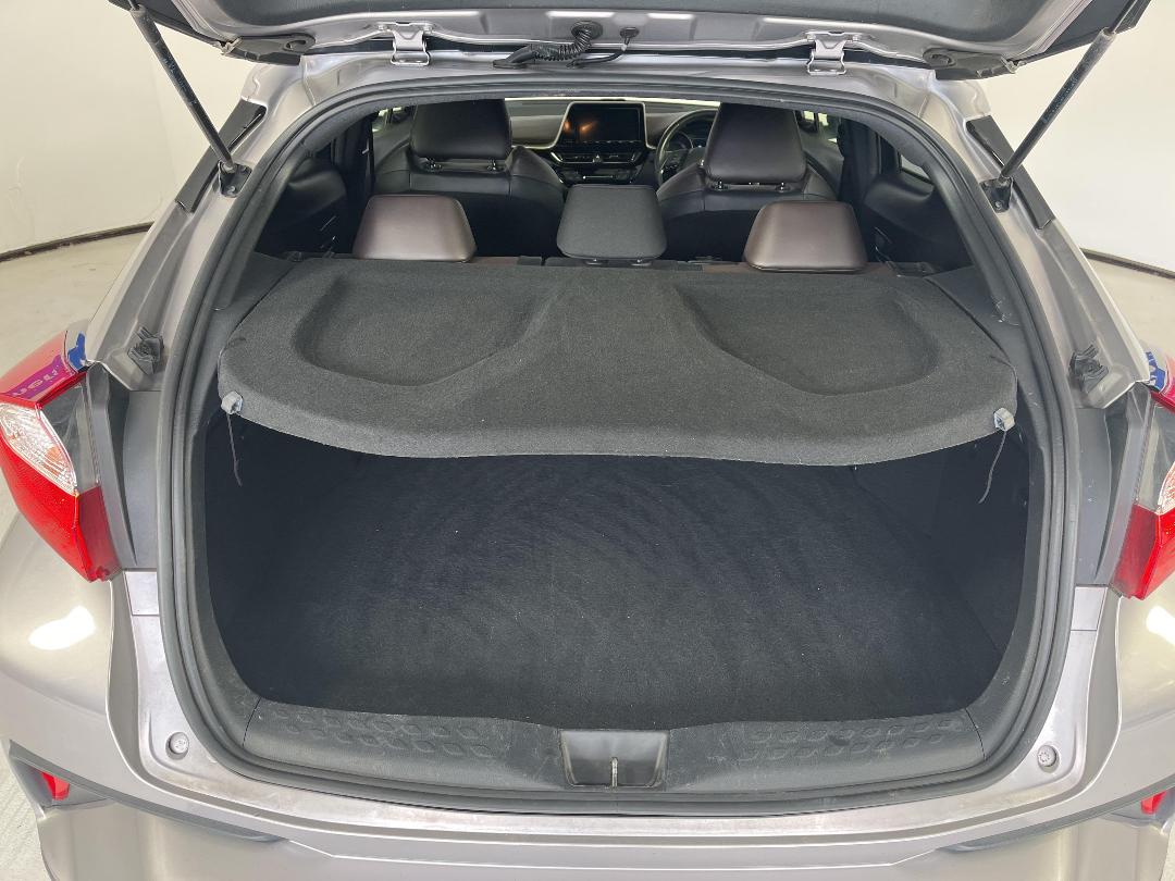 Photo '14' of Toyota C-HR