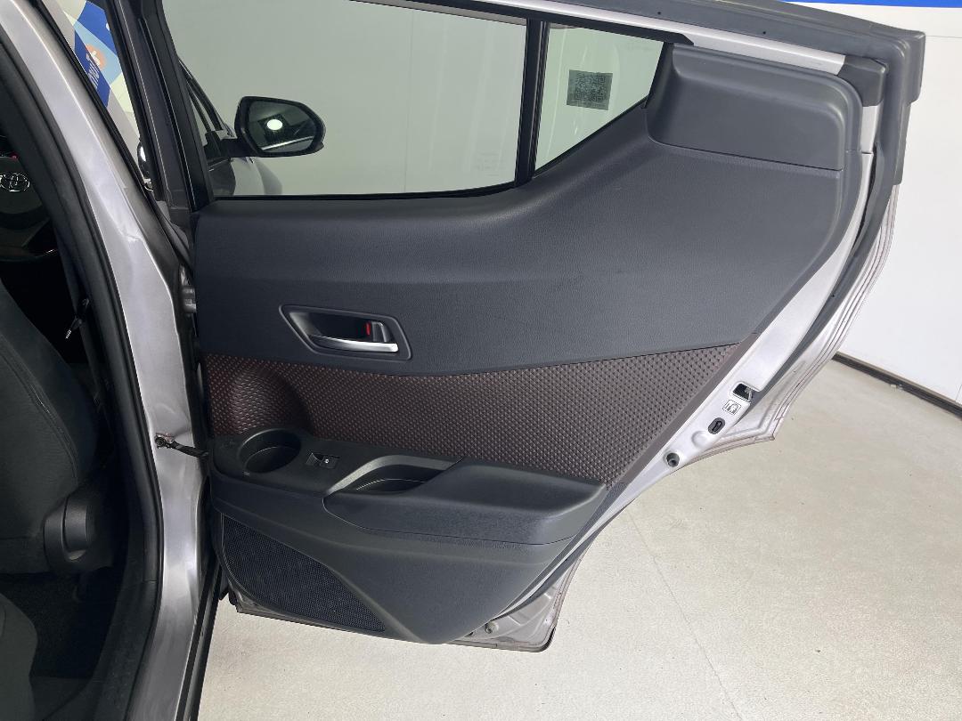 Photo '19' of Toyota C-HR