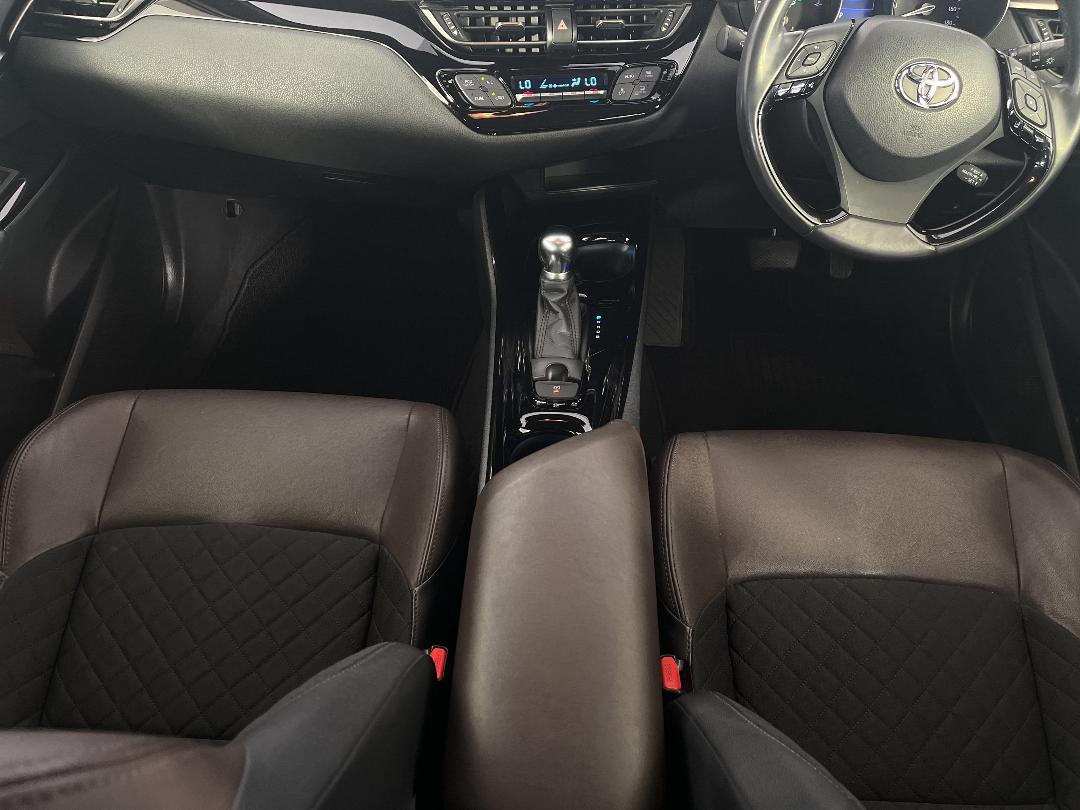 Photo '18' of Toyota C-HR