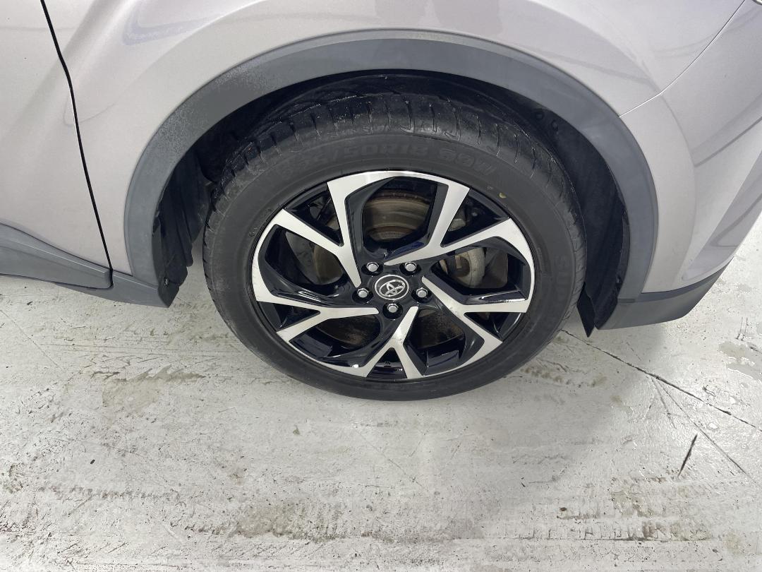 Photo '9' of Toyota C-HR