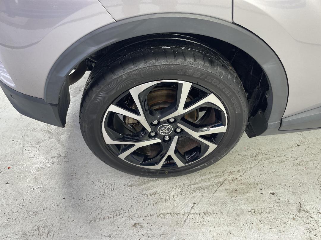 Photo '12' of Toyota C-HR