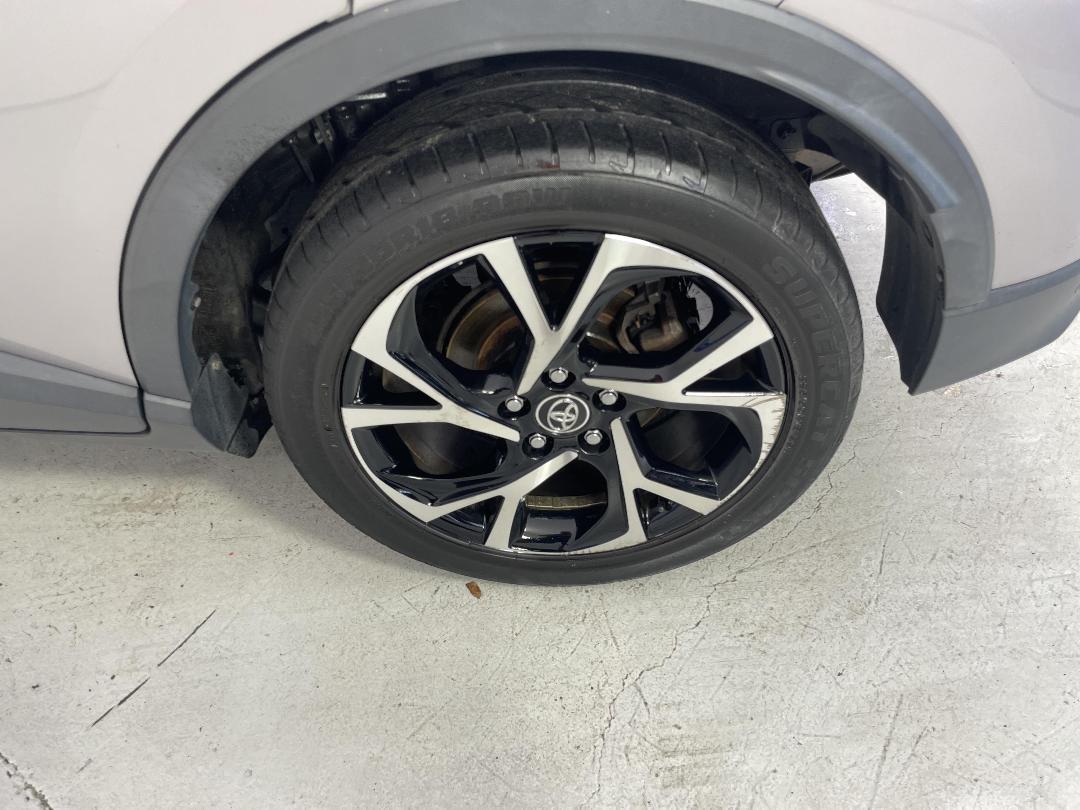 Photo '11' of Toyota C-HR