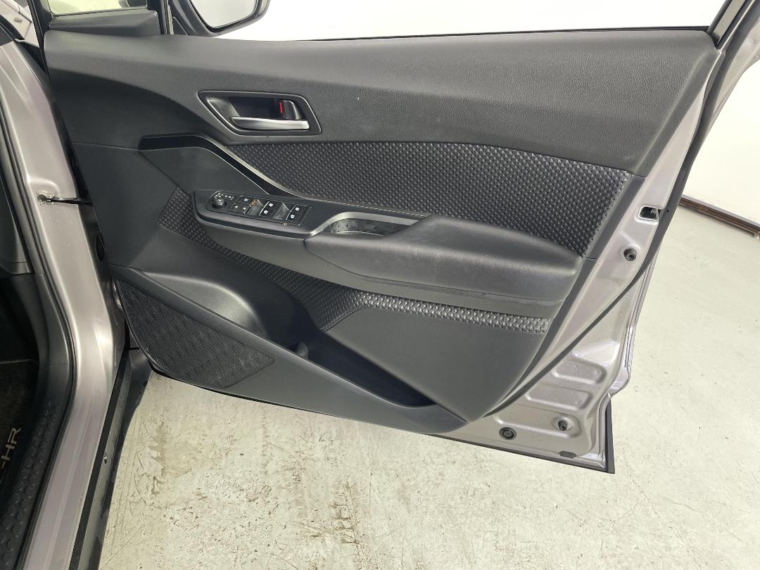 Photo '15' of Toyota C-HR