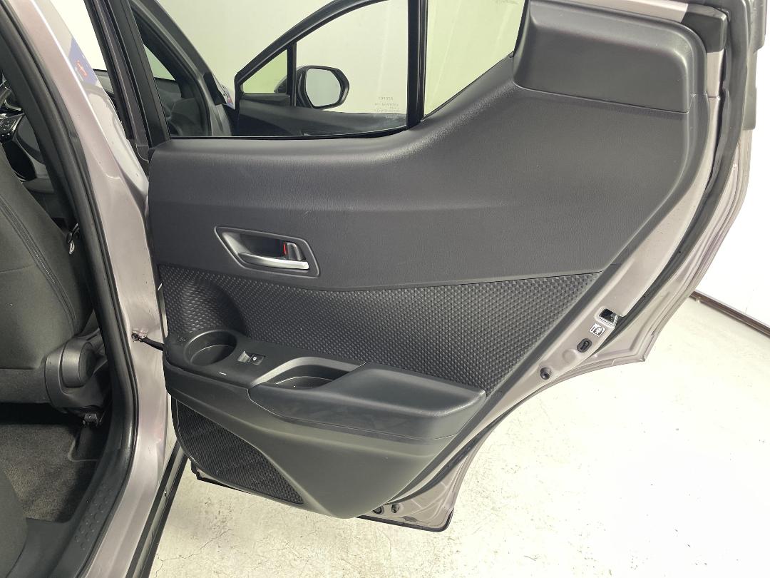 Photo '19' of Toyota C-HR