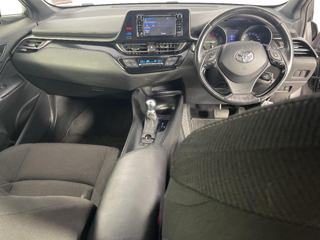 Photo '17' of Toyota C-HR