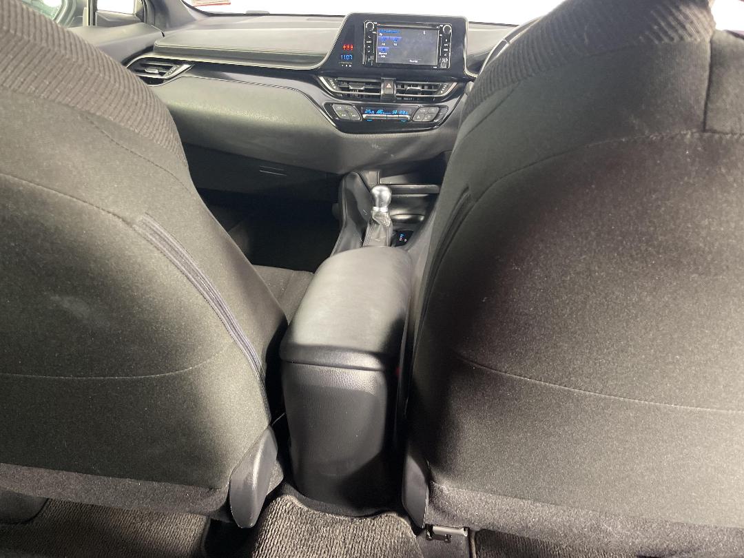 Photo '18' of Toyota C-HR