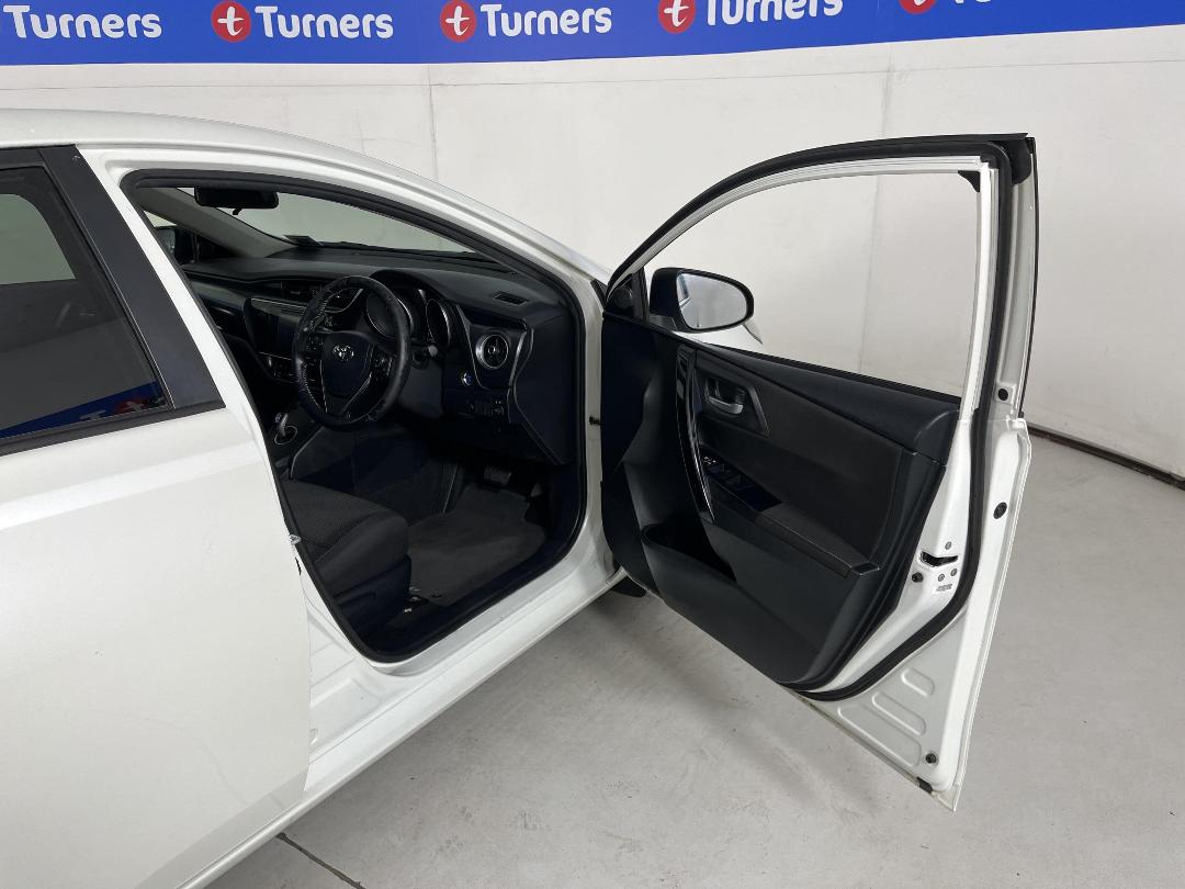 Photo '15' of Toyota Corolla