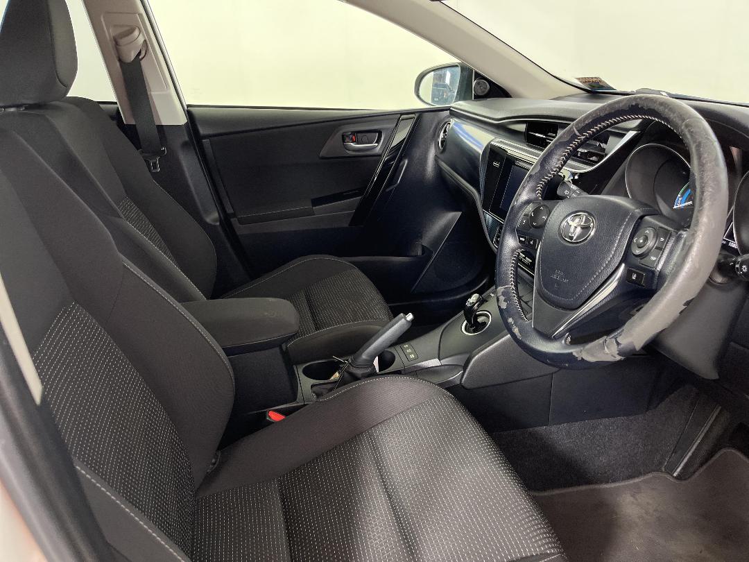 Photo '16' of Toyota Corolla Photo '16' of Toyota Corolla