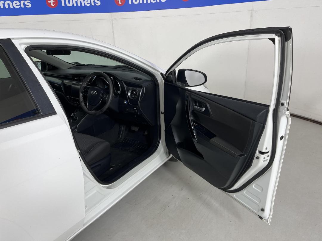 Photo '15' of Toyota Corolla