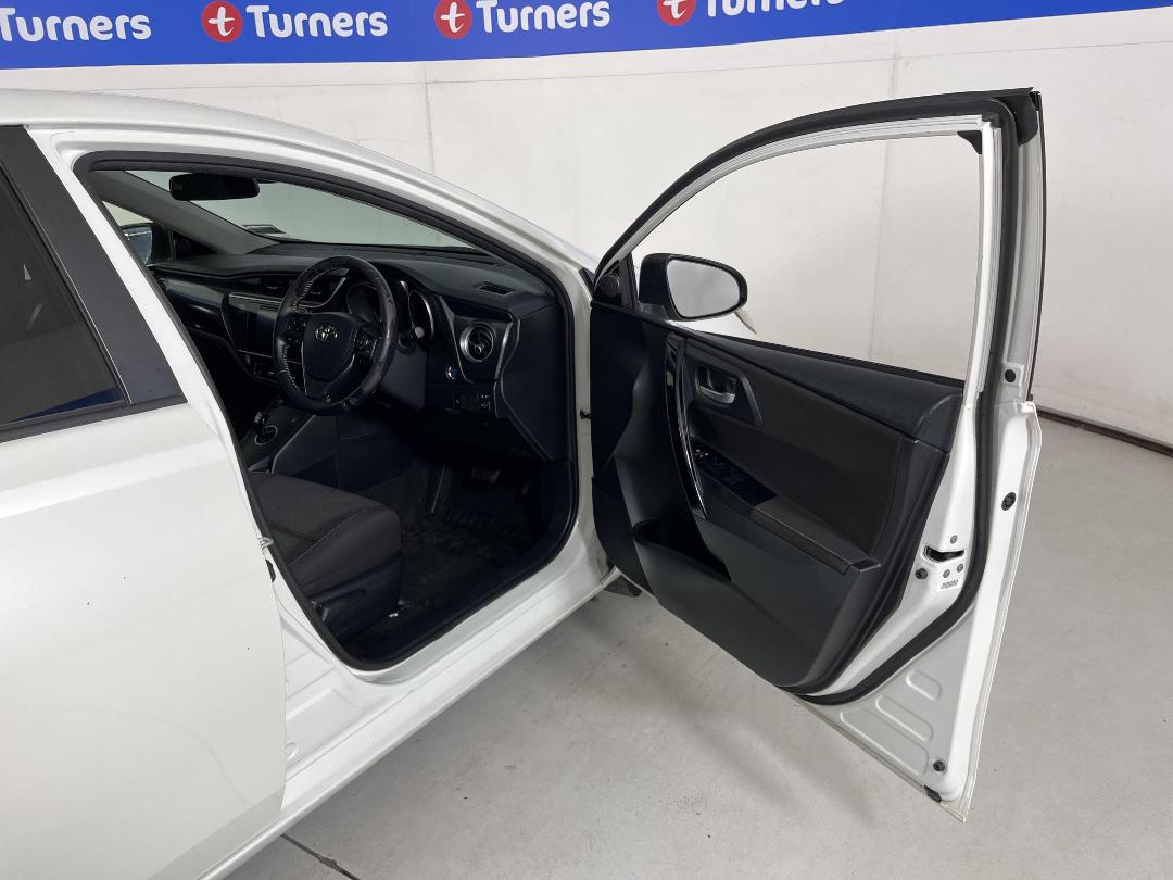 Photo '15' of Toyota Corolla