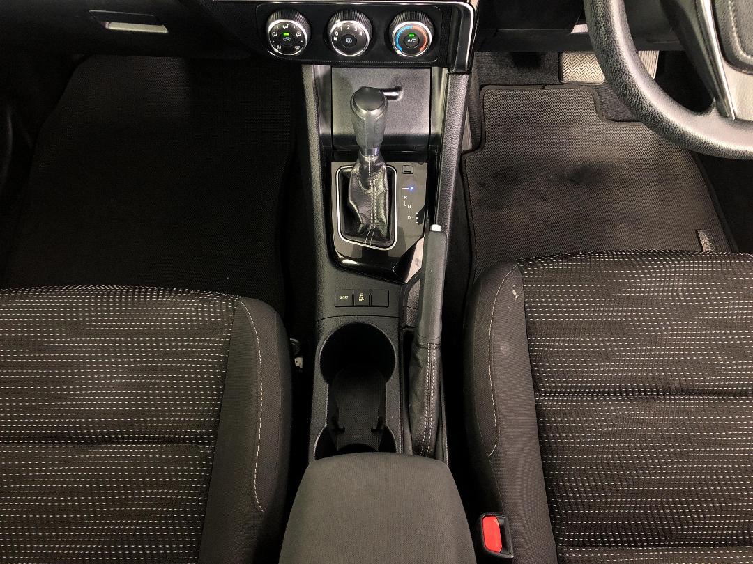 Photo '18' of Toyota Corolla Photo '18' of Toyota Corolla