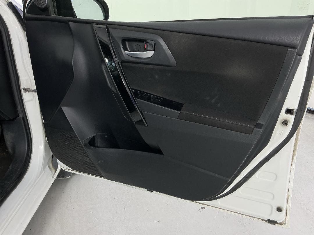 Photo '13' of Toyota Corolla GX Photo '13' of Toyota Corolla GX