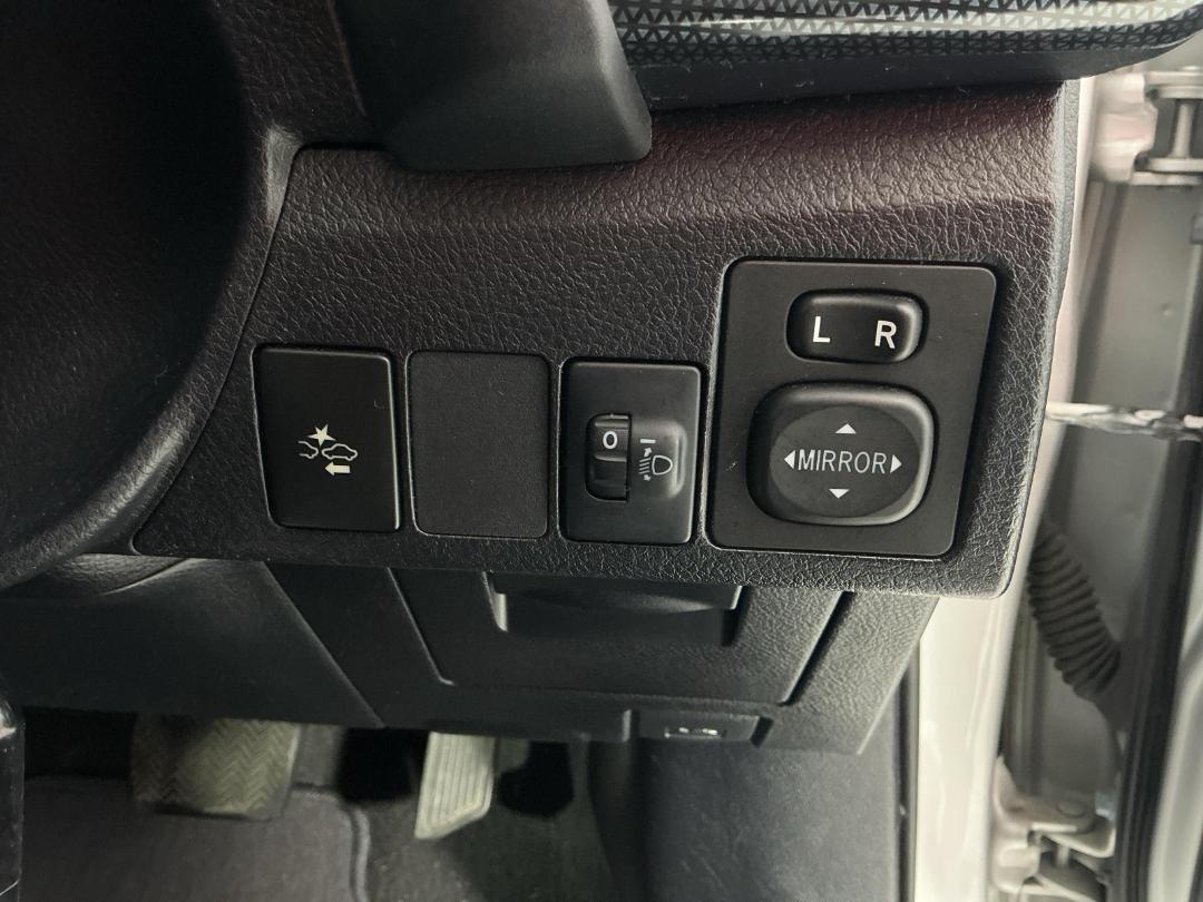 Photo '24' of Toyota Corolla