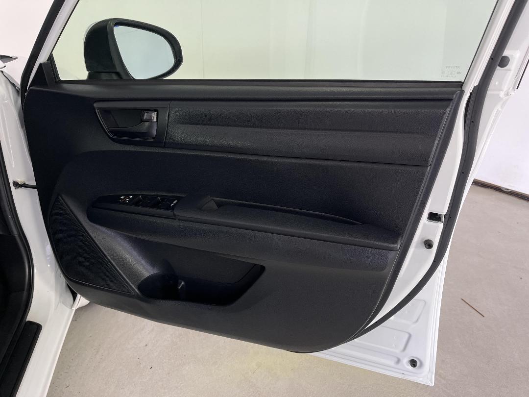 Photo '15' of Toyota Corolla Photo '15' of Toyota Corolla