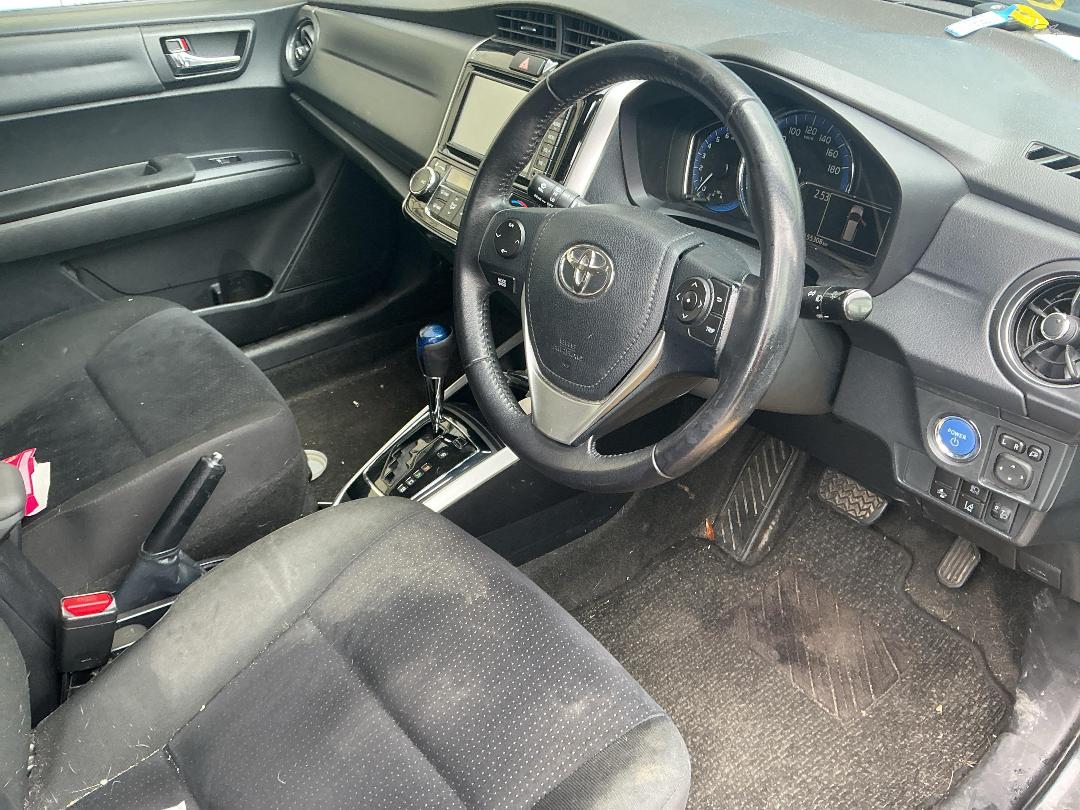 Photo '9' of Toyota Corolla Fielder Hybrid Photo '9' of Toyota Corolla Fielder Hybrid