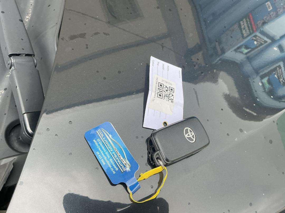 Photo '15' of Toyota Corolla Fielder Hybrid Photo '15' of Toyota Corolla Fielder Hybrid