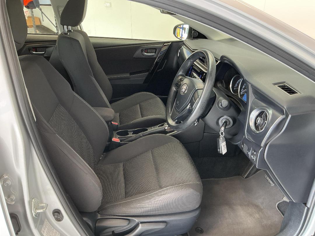 Photo '16' of Toyota Corolla Photo '16' of Toyota Corolla