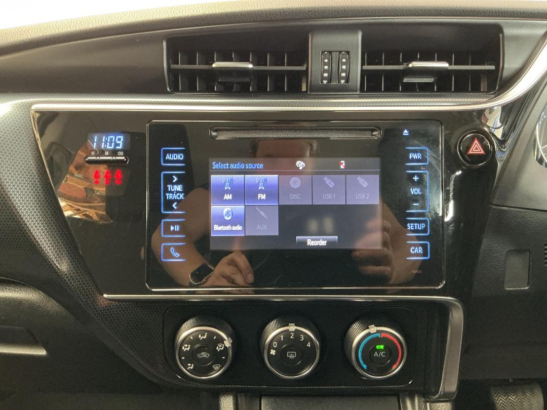 Photo '18' of Toyota Corolla Photo '18' of Toyota Corolla