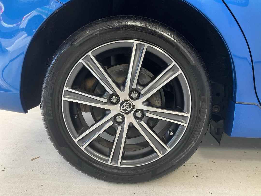 Photo '12' of Toyota Corolla