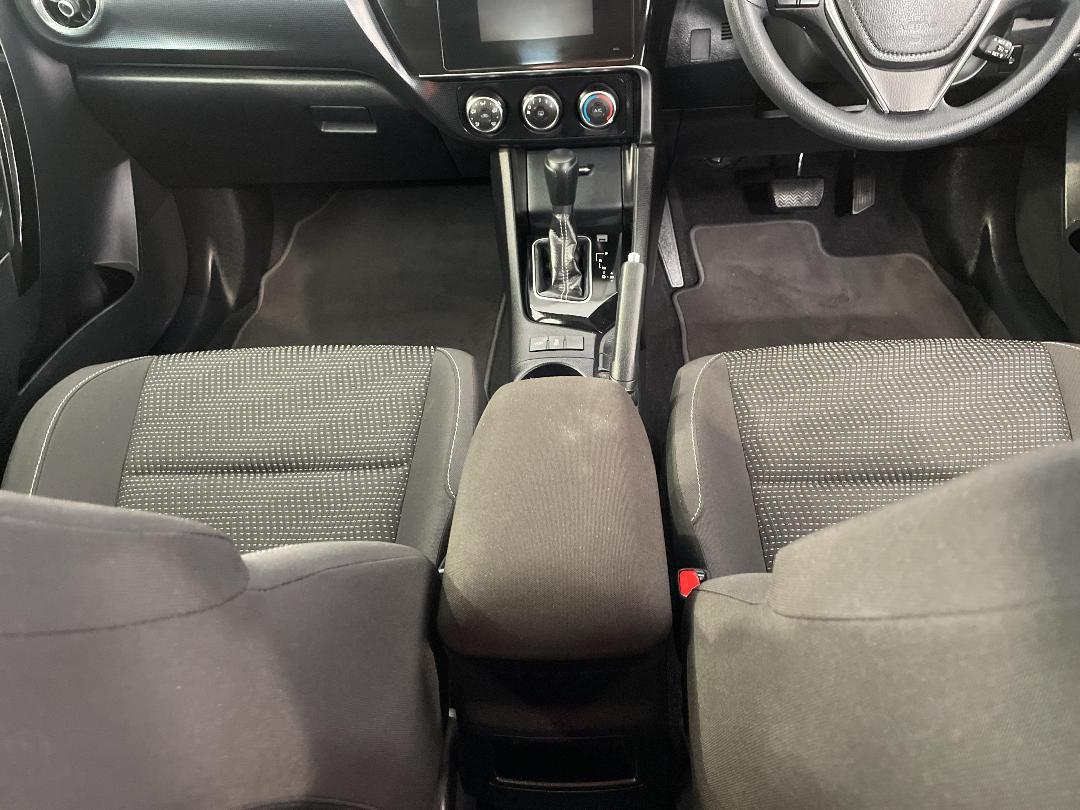 Photo '18' of Toyota Corolla