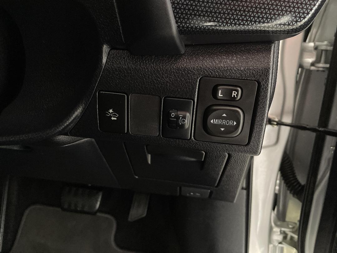 Photo '24' of Toyota Corolla