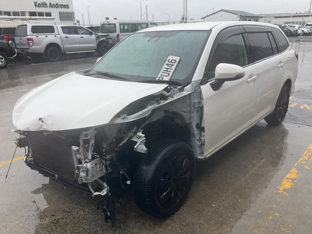 Photo '3' of Toyota Corolla Fielder Hybrid Photo '3' of Toyota Corolla Fielder Hybrid