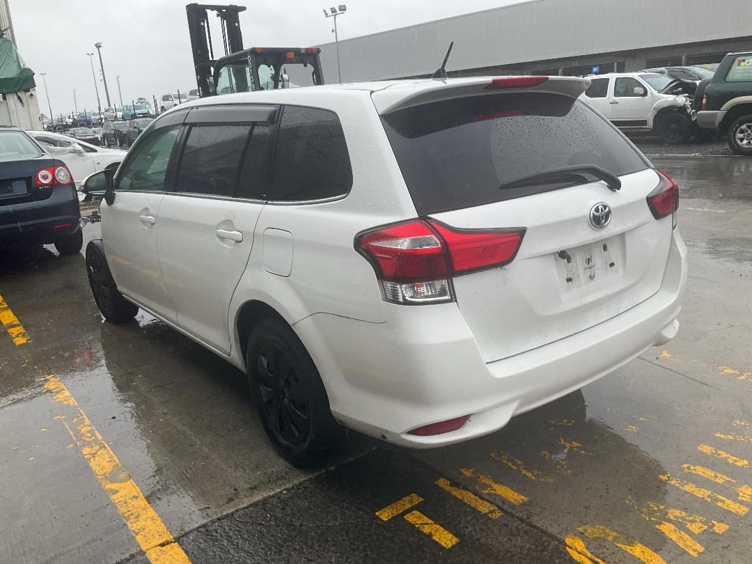 Photo '4' of Toyota Corolla Fielder Hybrid Photo '4' of Toyota Corolla Fielder Hybrid