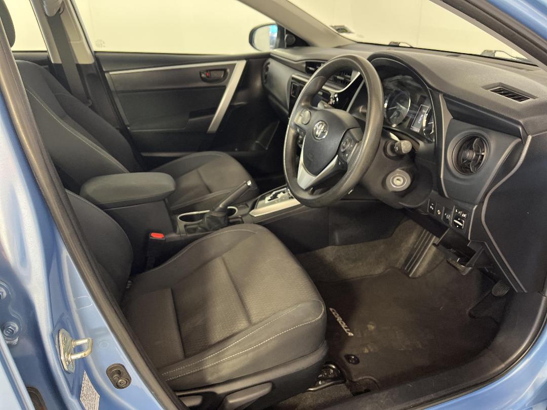 Photo '16' of Toyota Corolla