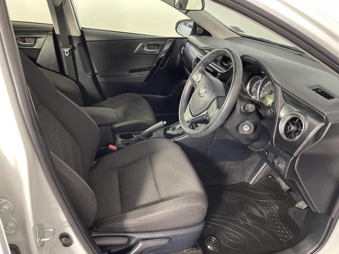 Photo '16' of Toyota Corolla