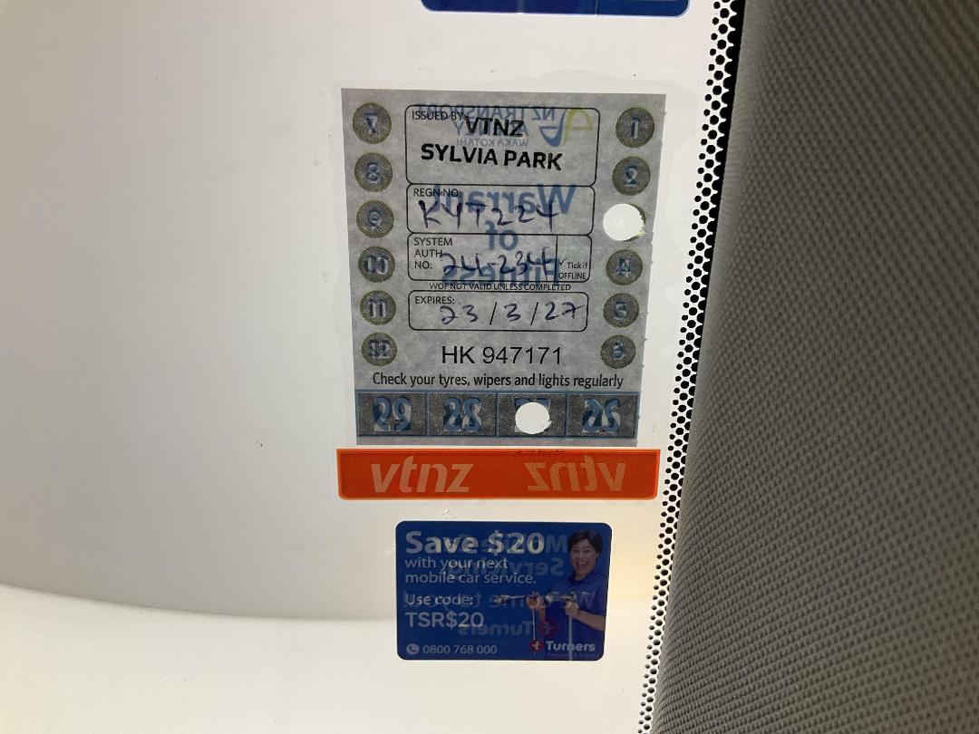 Photo '23' of Toyota Corolla