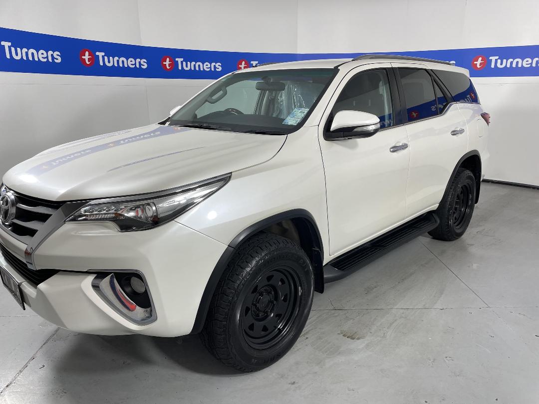 Photo '4' of Toyota Fortuner