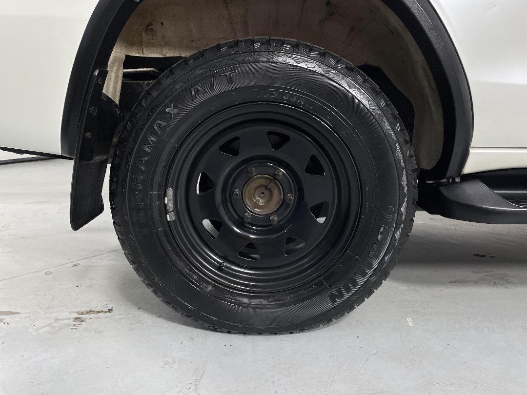 Photo '12' of Toyota Fortuner